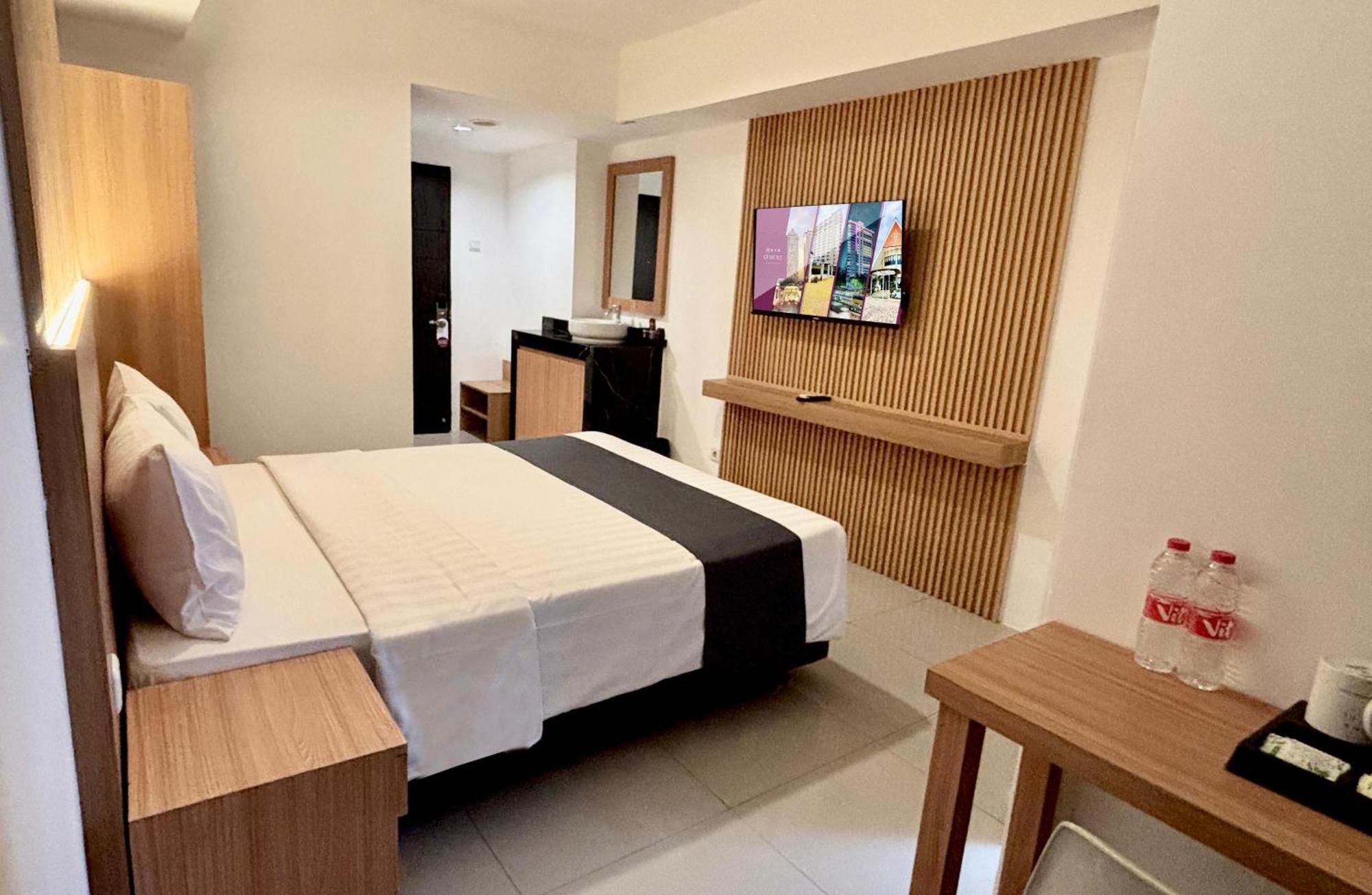 Nemuru Hotel Ciputat Pondokcabe Hilir Exterior foto